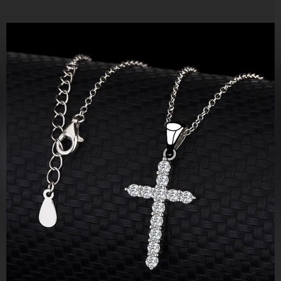 Jewelry - 925 Sterling Silver Classic Cross Pendant Necklace